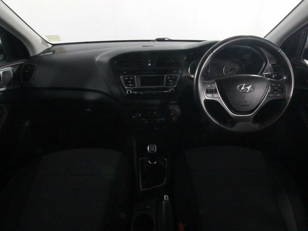 Hyundai I20 1.2L Mpi Se One Years Warranty Included White #31