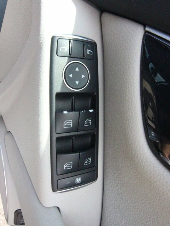 Mercedes-Benz C Class Saloon Silver #16