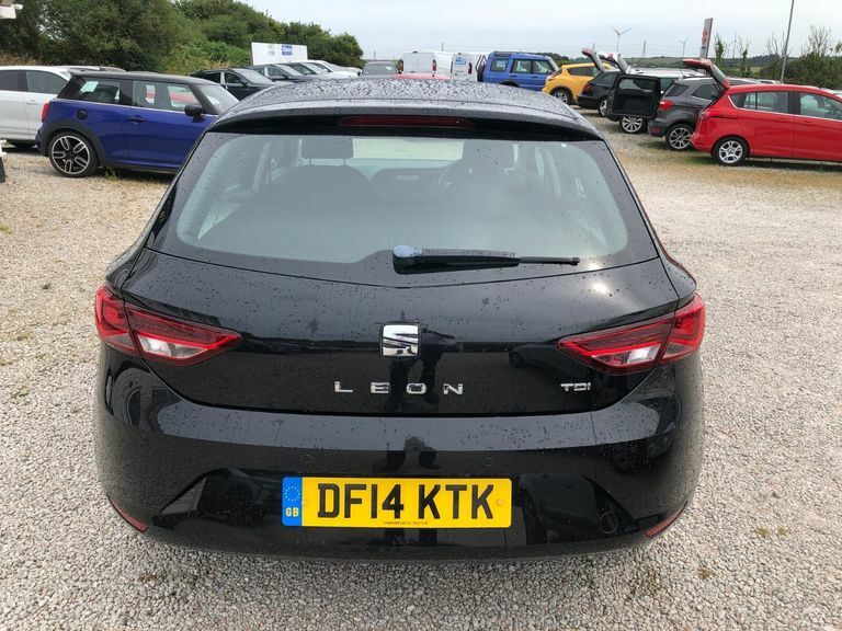 Seat Leon White #8