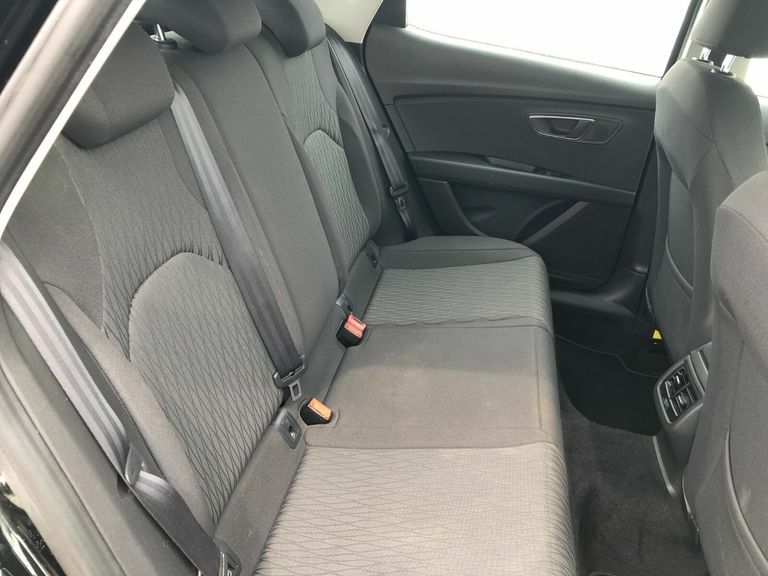 Seat Leon White #17