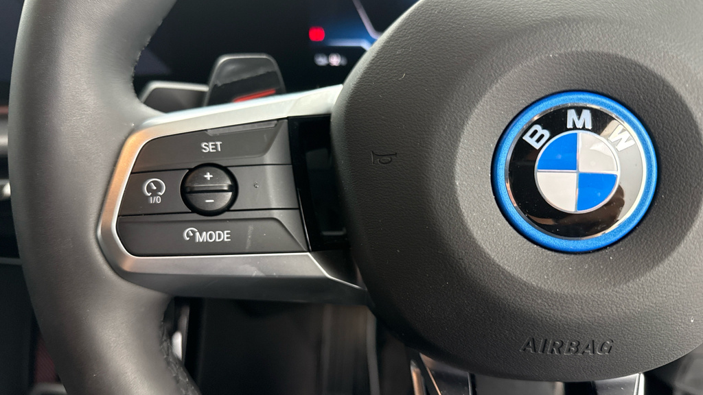 BMW iX2 230Kw Xdrive30 M Sport 65Kwh 2025 Red #17