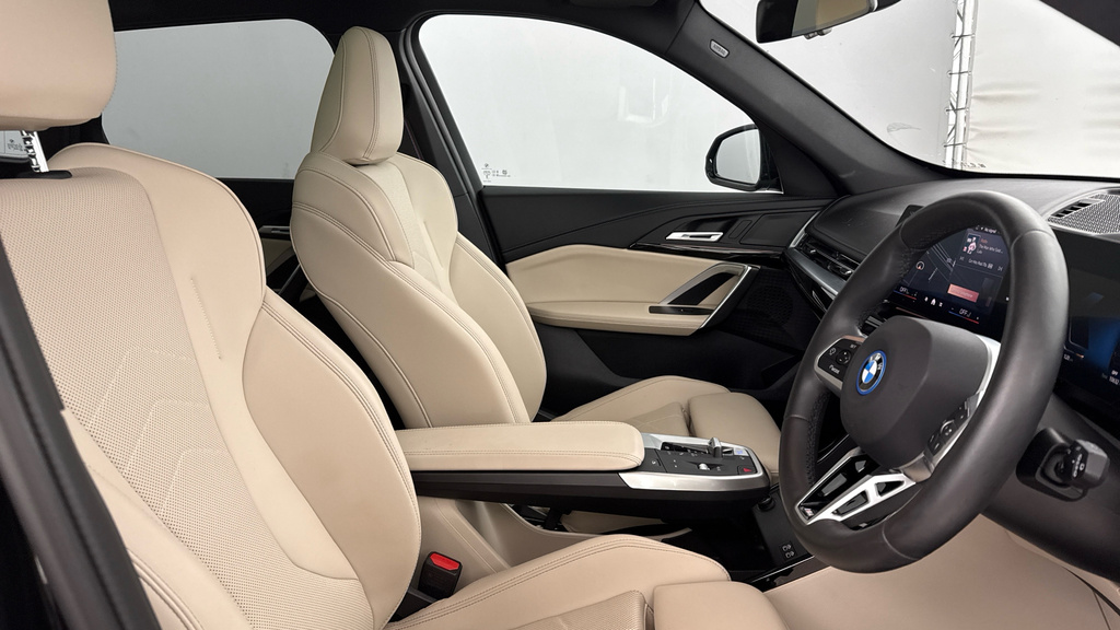 BMW iX1 20 66.5Kwh M Sport Edrive 11Kw Charger Green #11