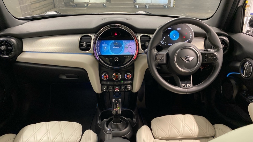 Mini Hatch 5-Door Hatch Cooper Exclusive VK71UKR Silver #4