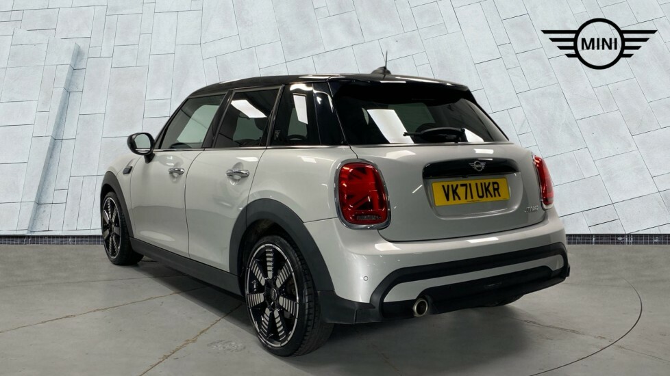 Mini Hatch 5-Door Hatch Cooper Exclusive VK71UKR Silver #2