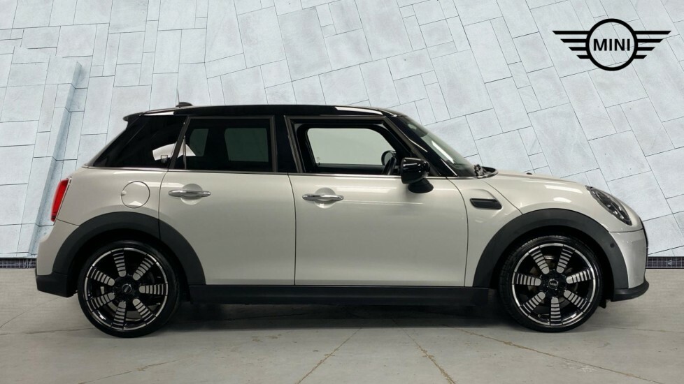 Mini Hatch 5-Door Hatch Cooper Exclusive VK71UKR Silver #3