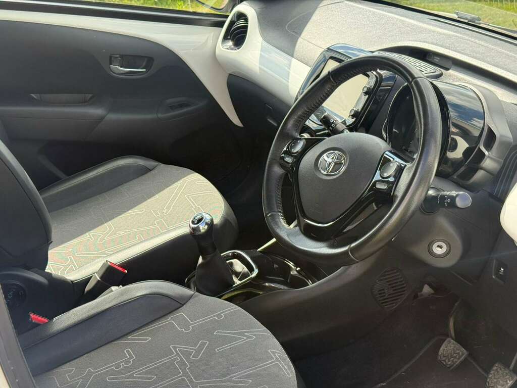 Toyota Aygo X -Play 1.0 Vvt 2015 15 Reg White #8