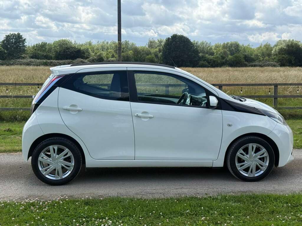 Toyota Aygo X 1.0 Aygo X-pression Vvt-i White #4