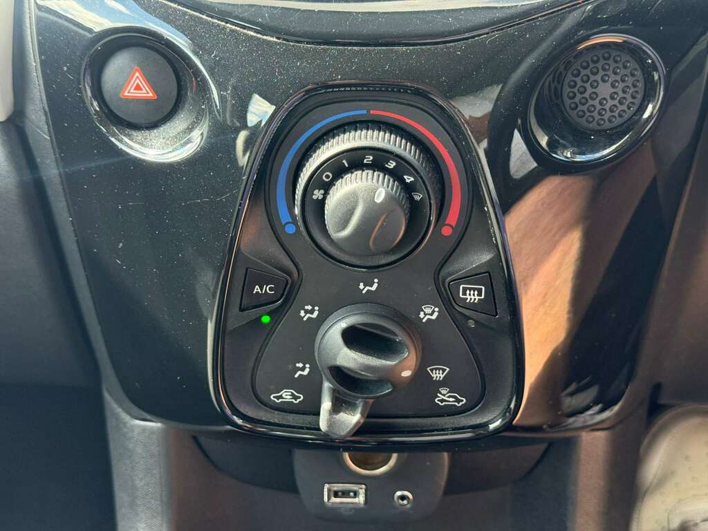 Toyota Aygo X -Play 1.0 Vvt 2015 15 Reg White #9
