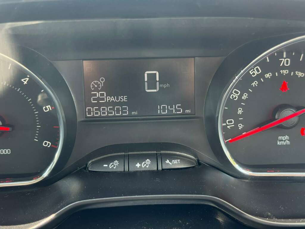 Peugeot 208 Silver #16