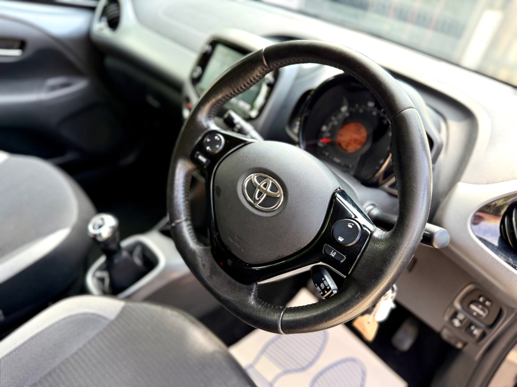 Toyota Aygo Hatchback Blue #8