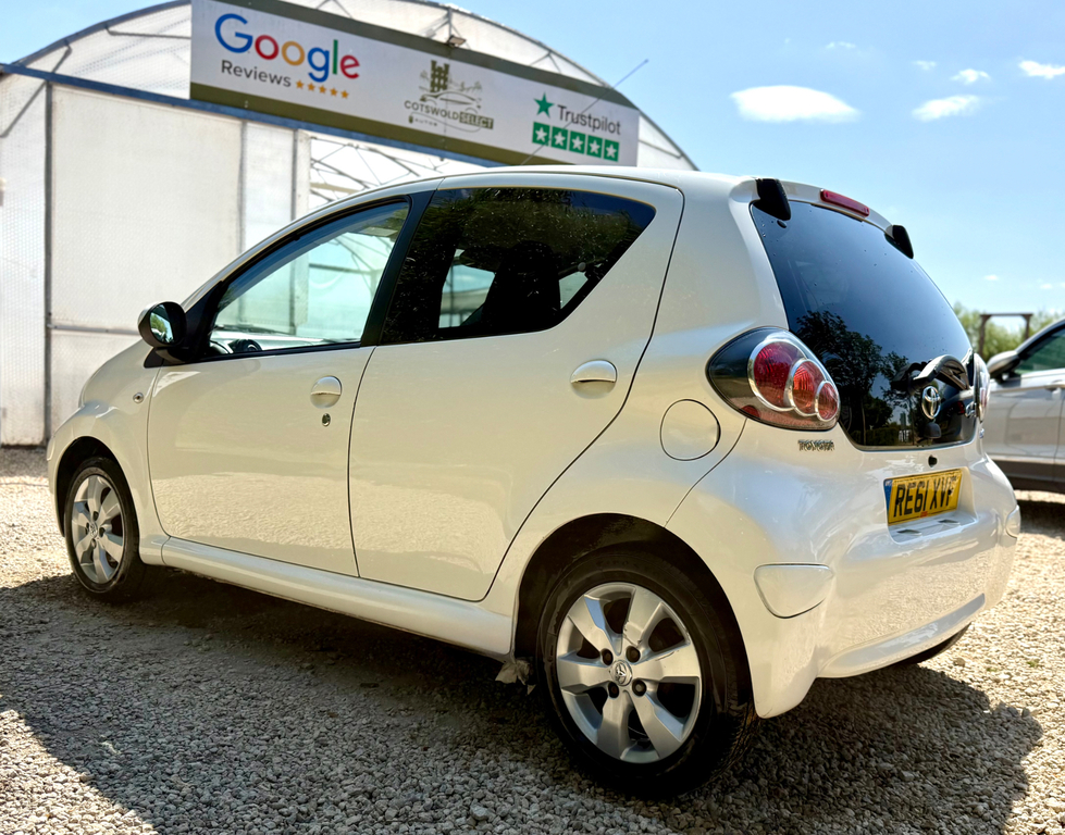 Toyota Aygo Hatchback Red #9
