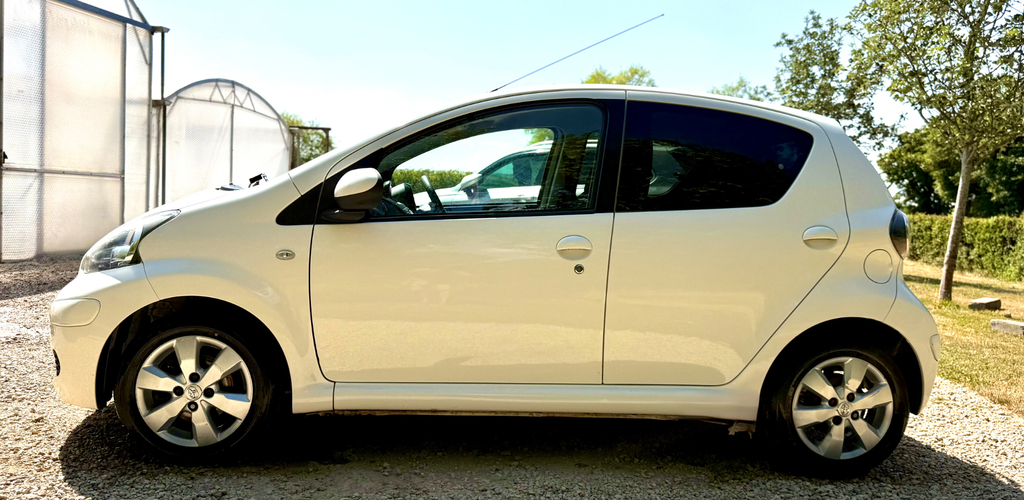 Toyota Aygo Hatchback Red #10