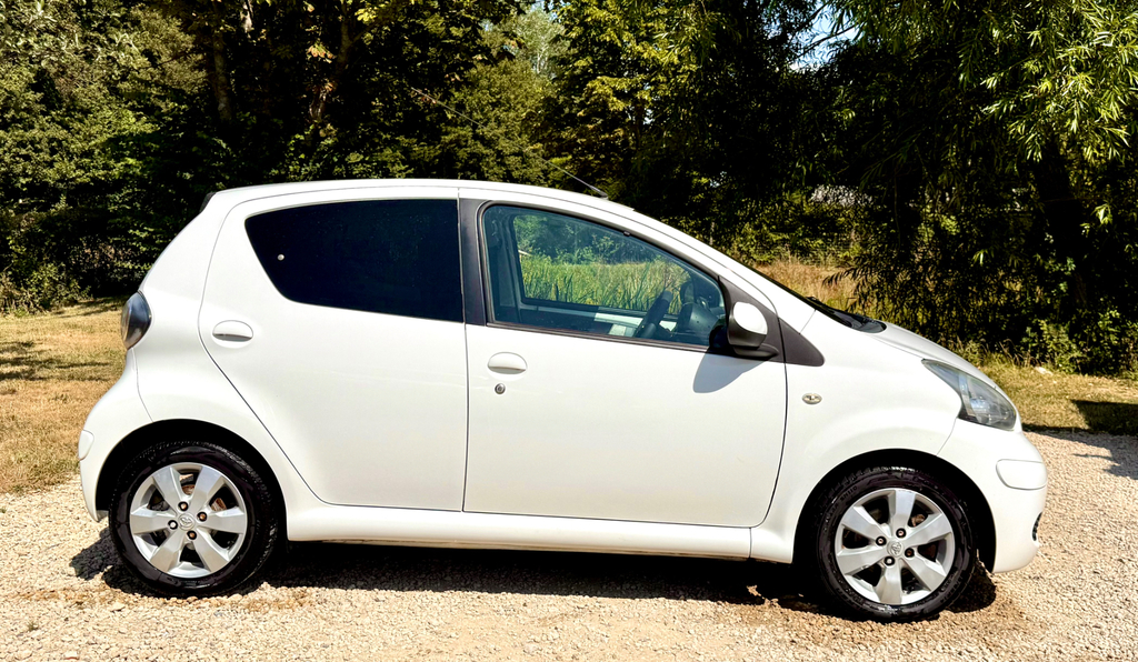 Toyota Aygo Hatchback Red #8