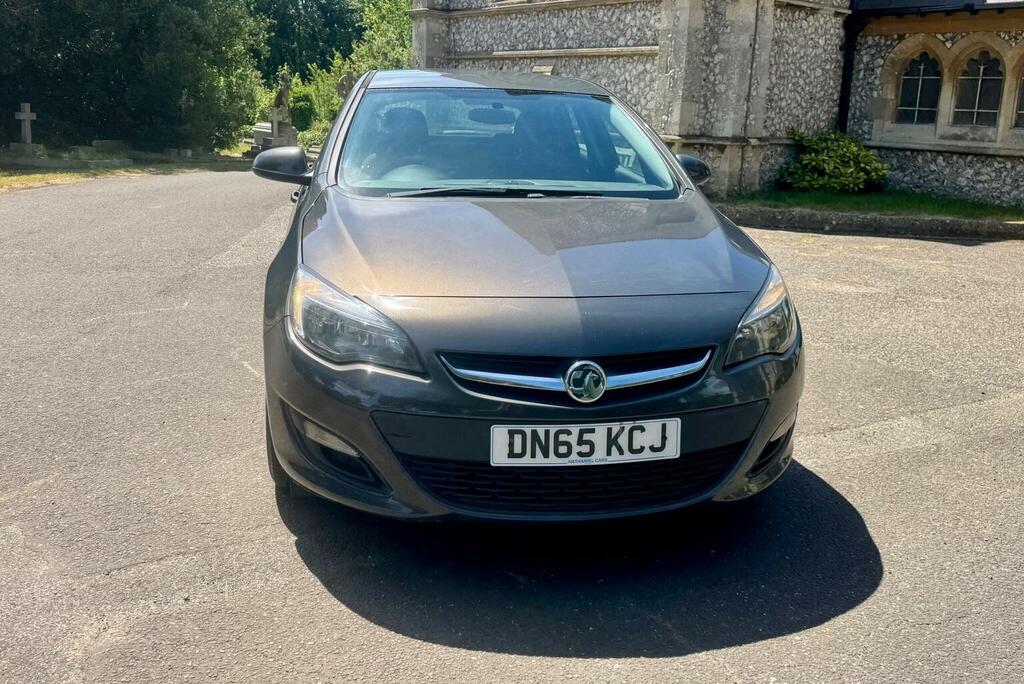 Vauxhall Astra Hatchback 1.4I Design Euro 6 201565 Grey