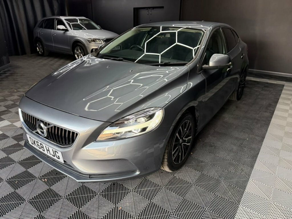 Volvo V40 2.0 T2 Gpf Momentum Hatchback Eu DK68HJG Grey #5