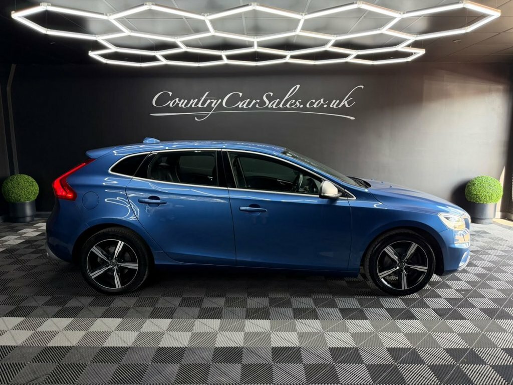 Volvo V40 2.0 D2 R-design Nav Plus Hatchback Manu Blue #2