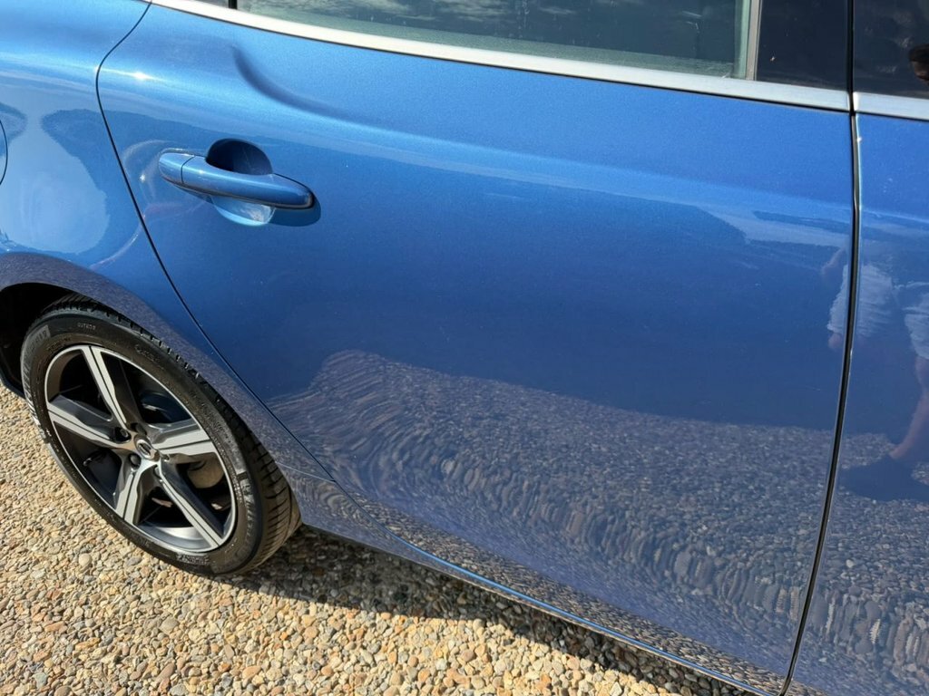 Volvo V40 T2 122 R Design With Tyre Pressure Monitorin Grey #22