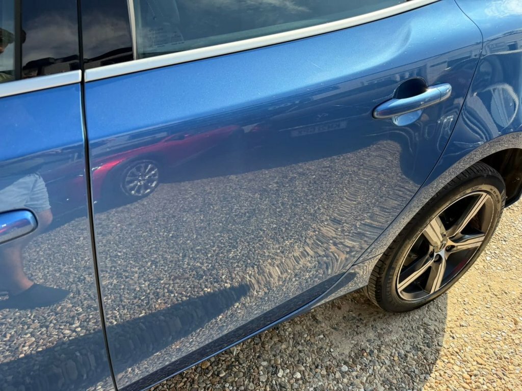 Volvo V40 T2 122 R Design With Tyre Pressure Monitorin Grey #25