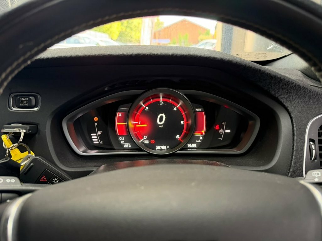 Volvo V40 T2 122 R Design With Tyre Pressure Monitorin Grey #29