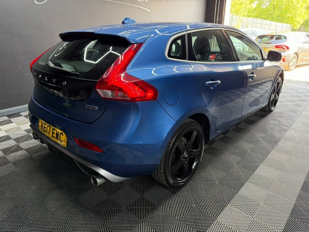 Volvo V40 2.0 D2 R-design Nav Plus Hatchback Manu Blue #4