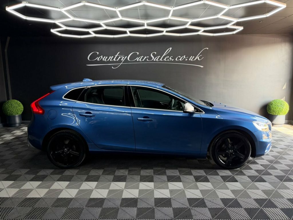 Volvo V40 2.0 D2 R-design Nav Plus Hatchback Manu Blue #2
