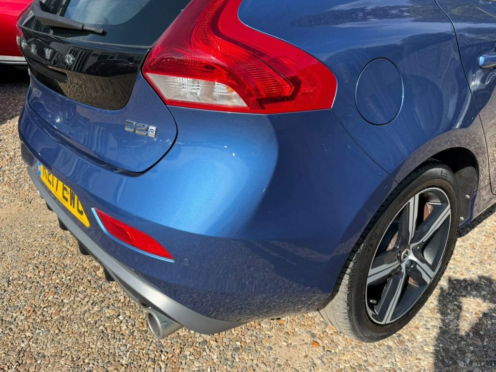 Volvo V40 T2 122 R Design With Tyre Pressure Monitorin Grey #24