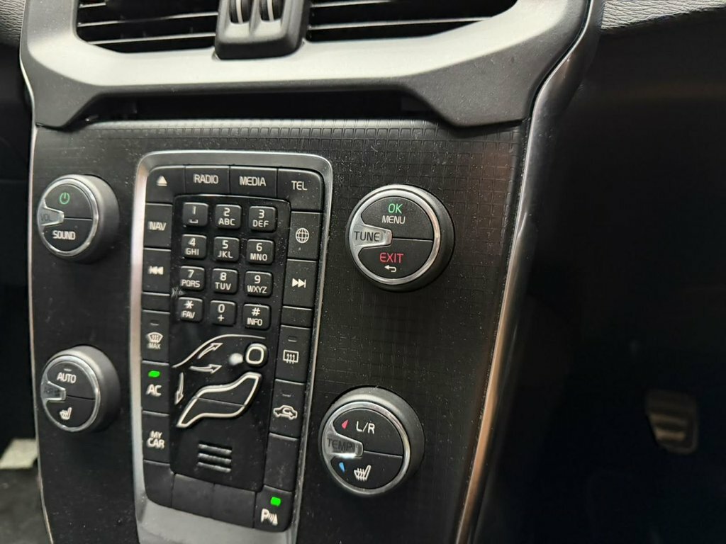 Volvo V40 T2 122 R Design With Tyre Pressure Monitorin Grey #30