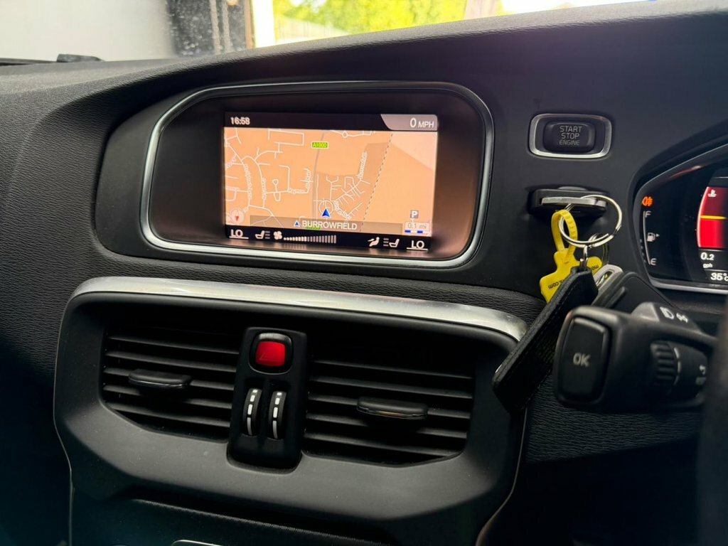 Volvo V40 T2 122 R Design With Tyre Pressure Monitorin Grey #28