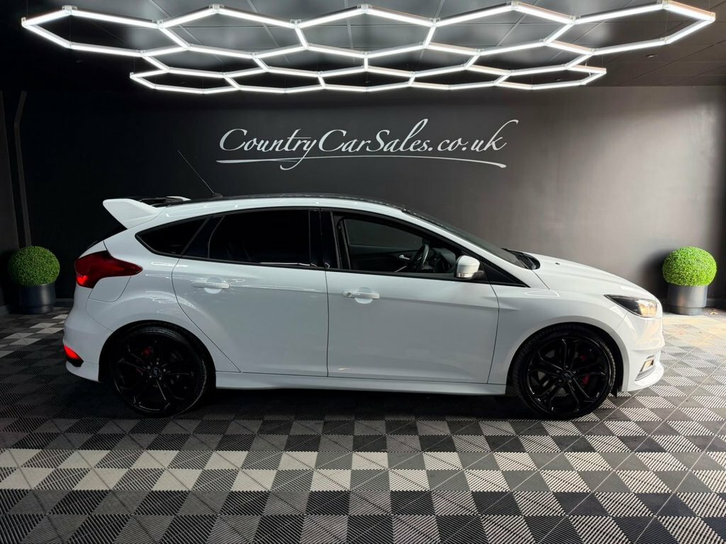 Ford Focus 2.0T Ecoboost St-2 Hatchback Eur EF65RXO White #2
