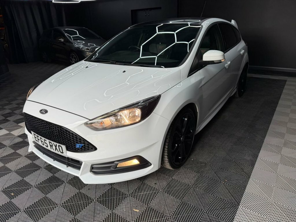 Ford Focus 2.0T Ecoboost St-2 Hatchback Eur EF65RXO White #5
