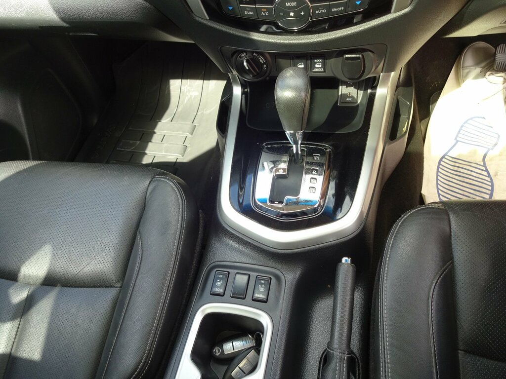 Nissan Navara Crew Cab #13