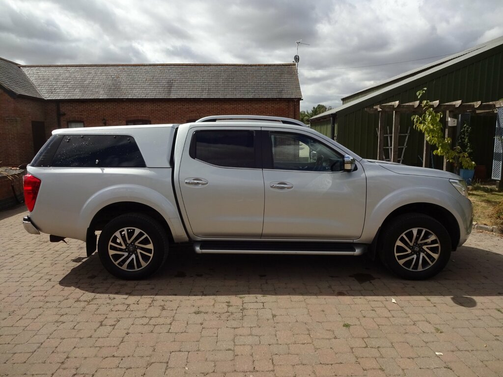 Nissan Navara Crew Cab #9