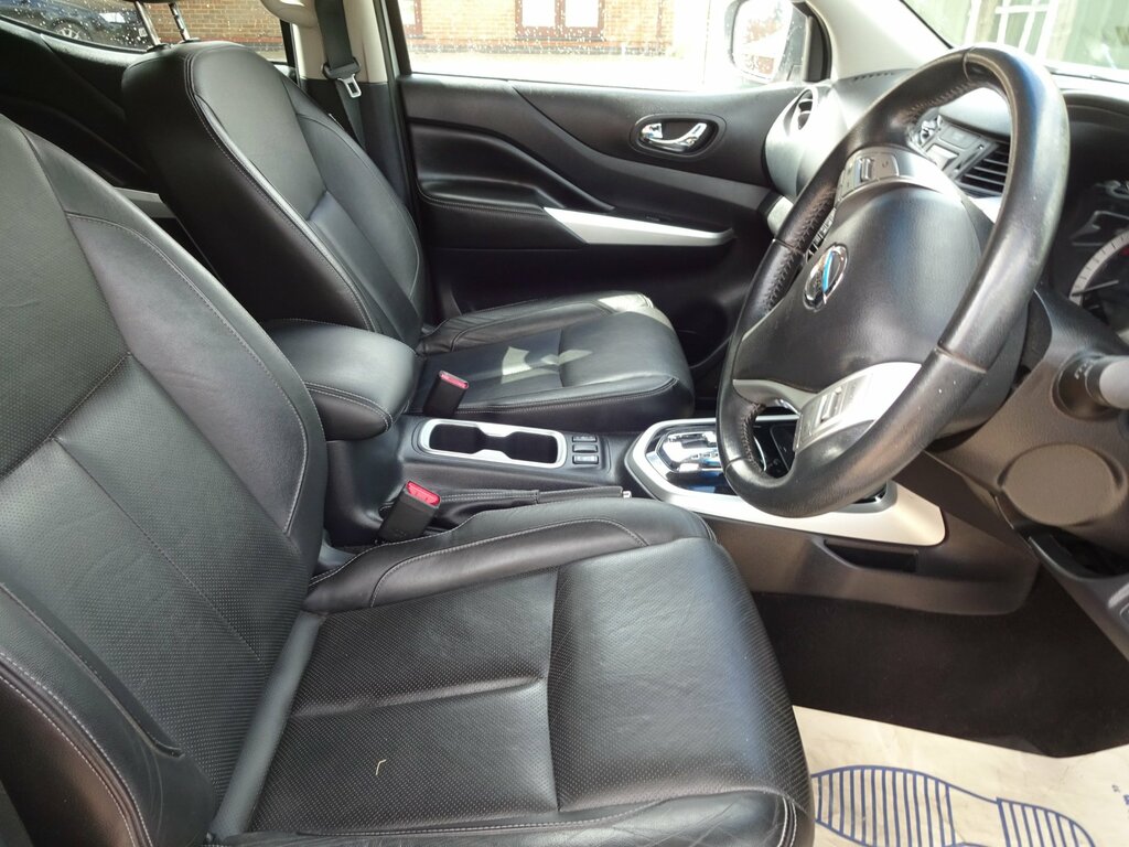 Nissan Navara Crew Cab #10