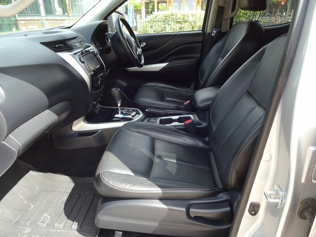 Nissan Navara 2.3 Dci Tekna Pickup Double Cab 4W Silver #5