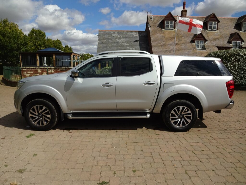 Nissan Navara 2.3 Dci Tekna Pickup Double Cab 4W Silver #4