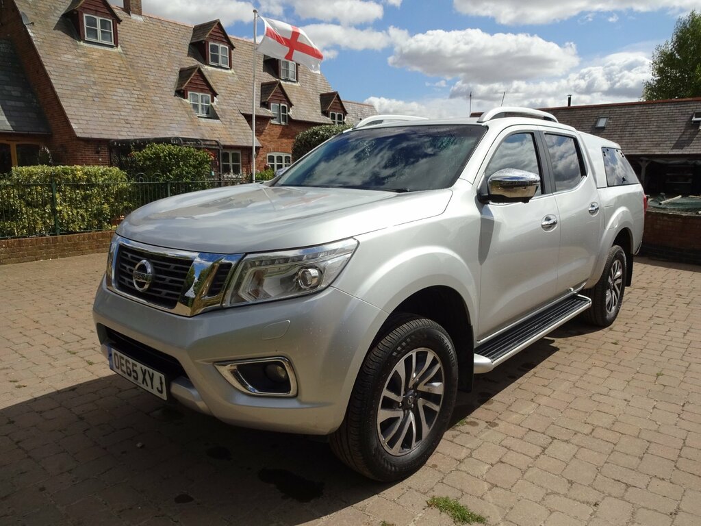 Nissan Navara 2.3 Dci Tekna Pickup Double Cab 4W Silver #3