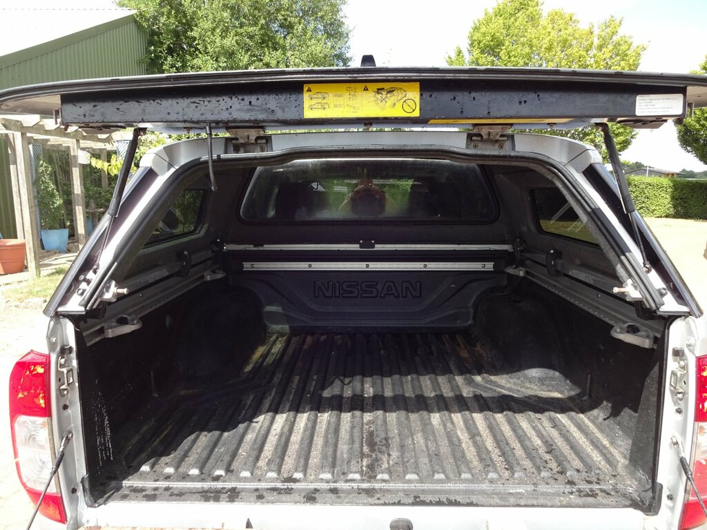 Nissan Navara Crew Cab #8