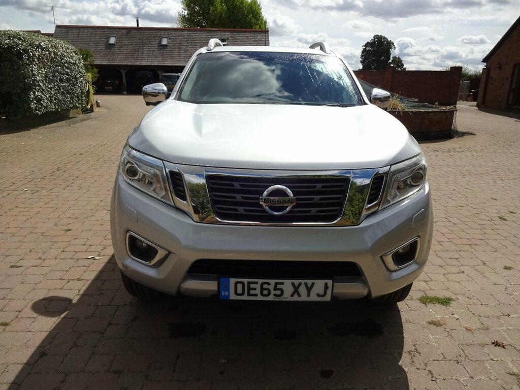 Nissan Navara 2.3 Dci Tekna Pickup Double Cab 4W Silver #2