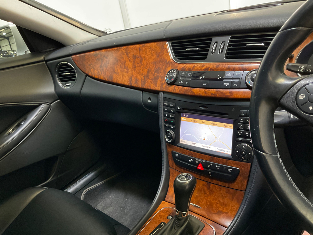 Mercedes-Benz CLS Saloon Black #15