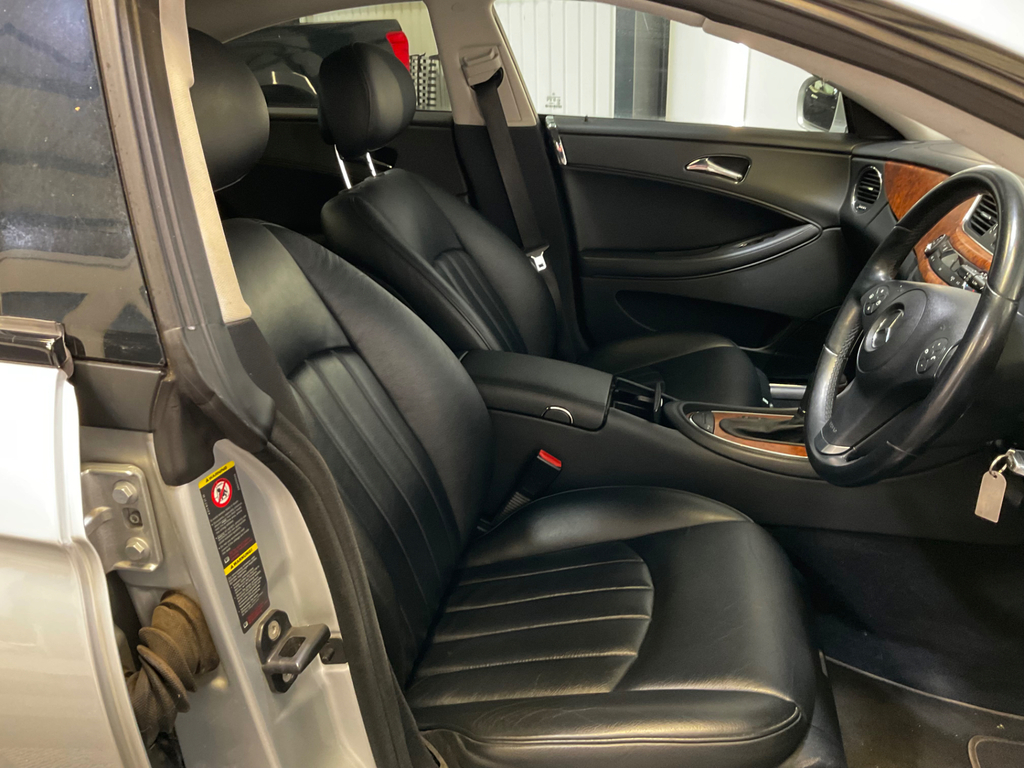 Mercedes-Benz CLS Saloon Black #16