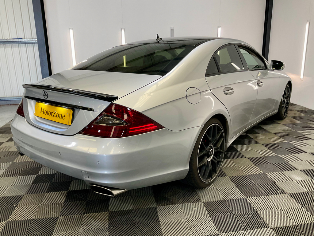 Mercedes-Benz CLS Saloon Black #7