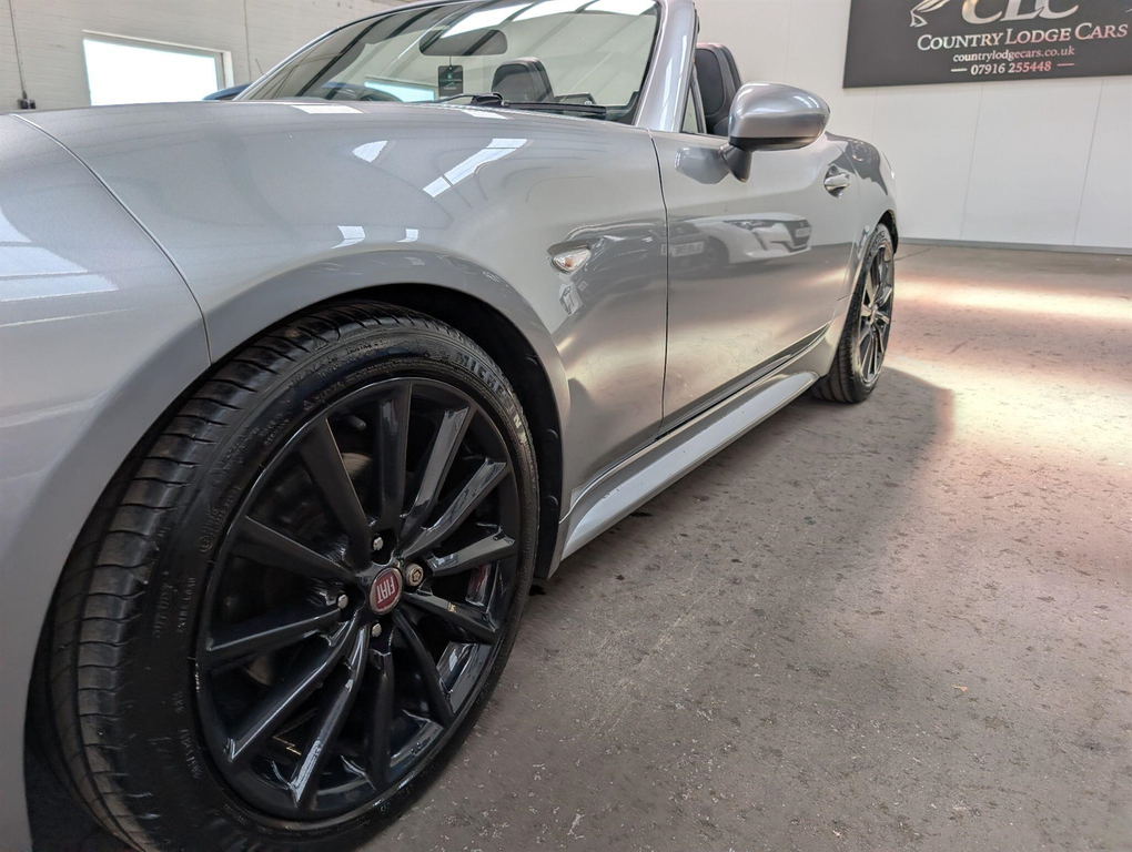 Fiat 124 Spider 1.4L Classica Black #8