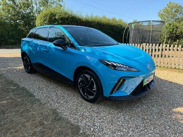 MG MG4 64Kwh Trophy Long Range Blue