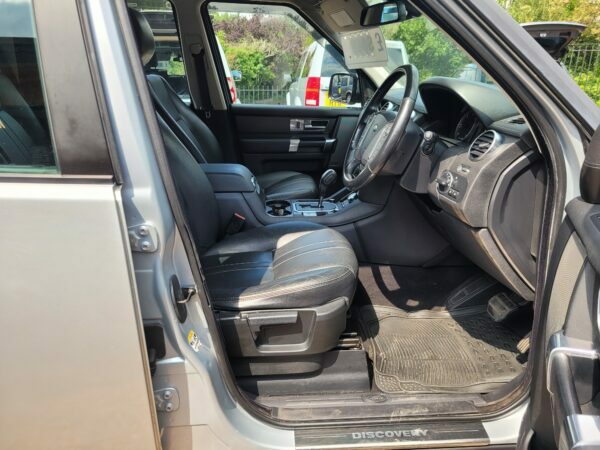 Land Rover Discovery 4  Black #9