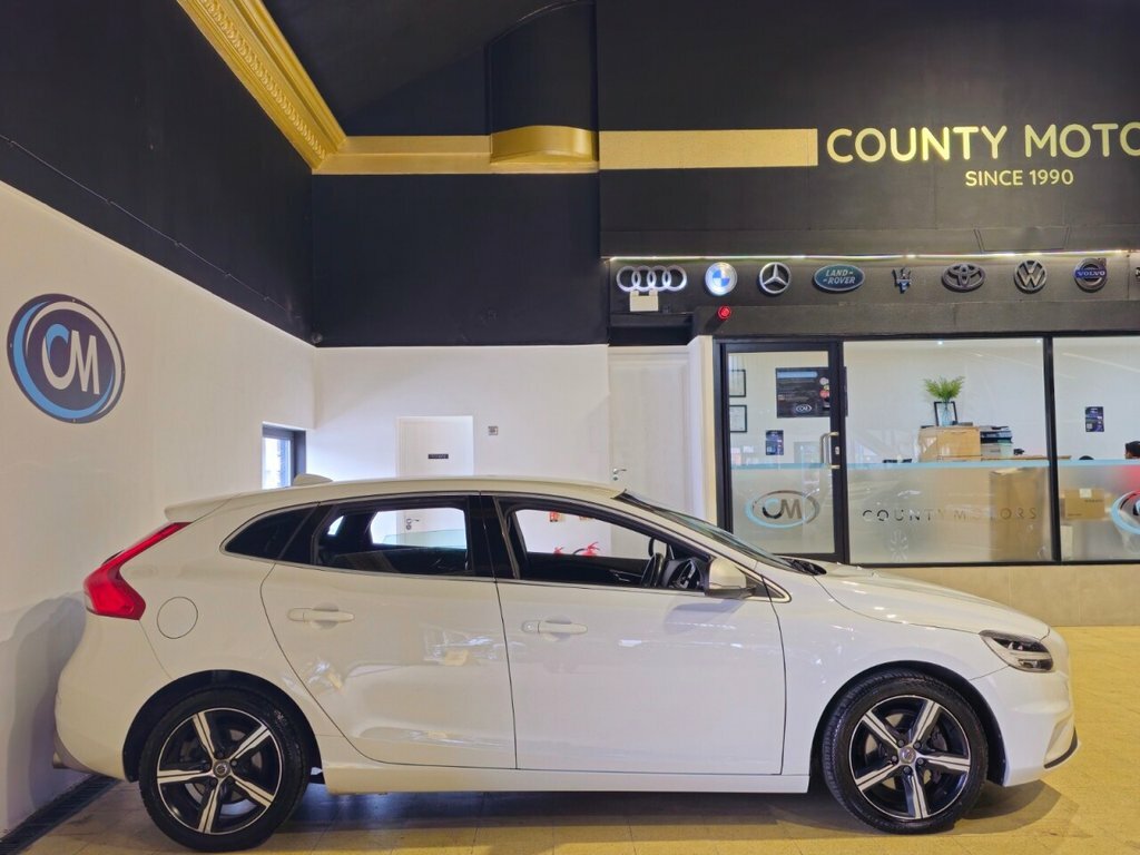Volvo V40 2L R-design Nav Plus White #2