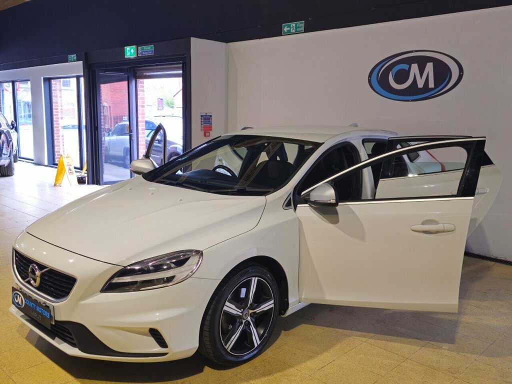 Volvo V40 2L R-design Nav Plus White #6