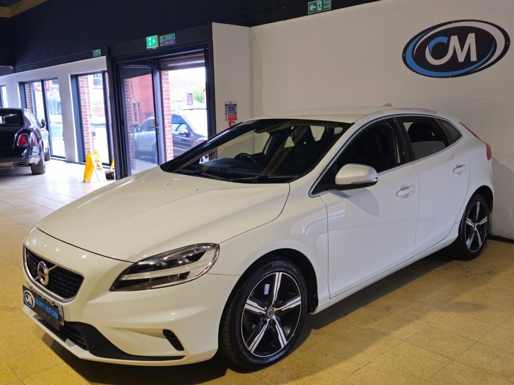 Volvo V40 2L R-design Nav Plus White #4