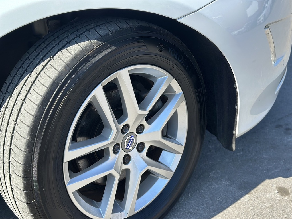 Volvo XC60 D4 Se Lux Nav TR66JFK White #4