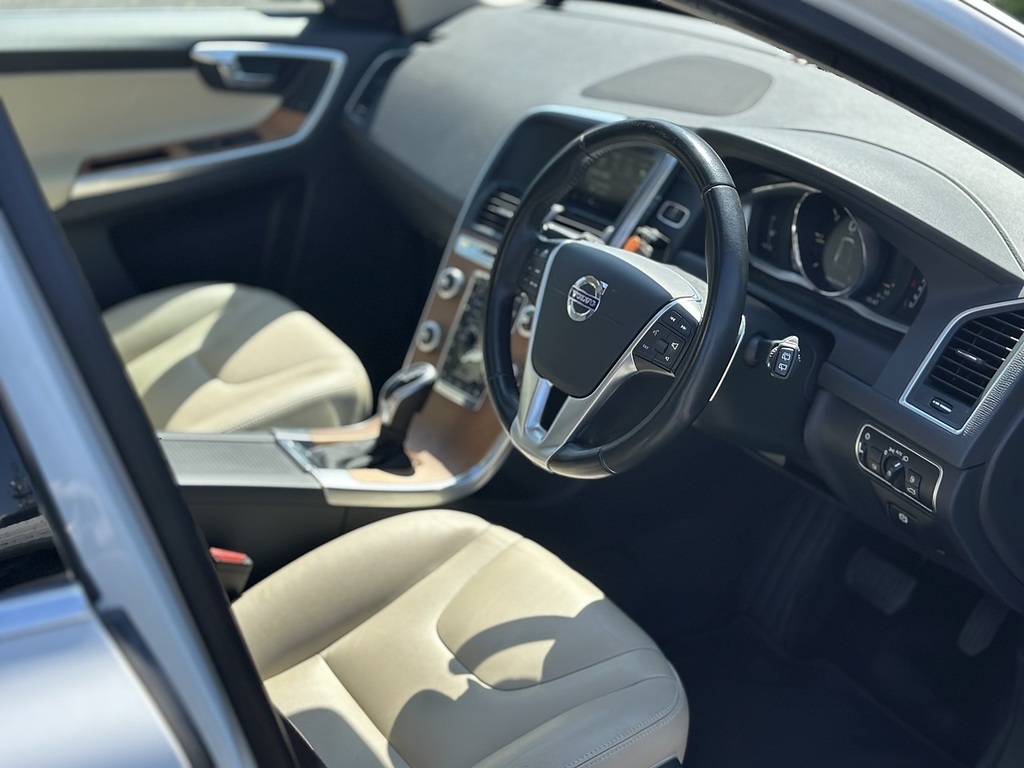 Volvo XC60 D4 Se Lux Nav TR66JFK White #2