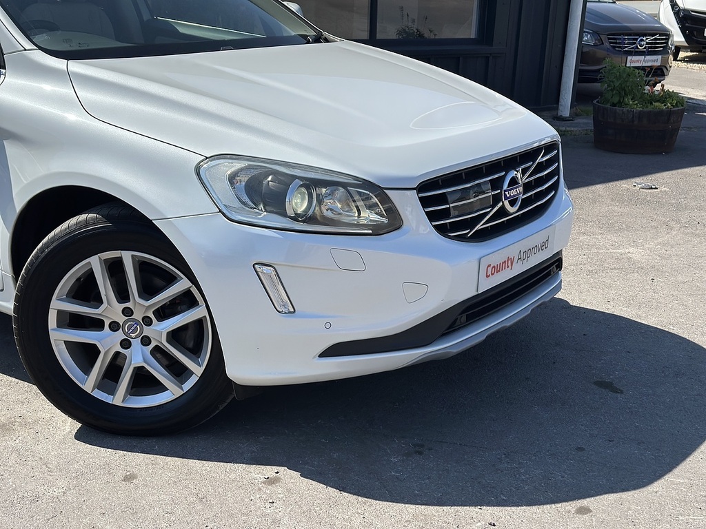 Volvo XC60 D4 Se Lux Nav TR66JFK White #3